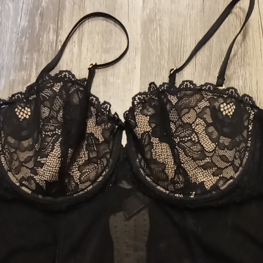 Lingerie - Picture 2 of 5